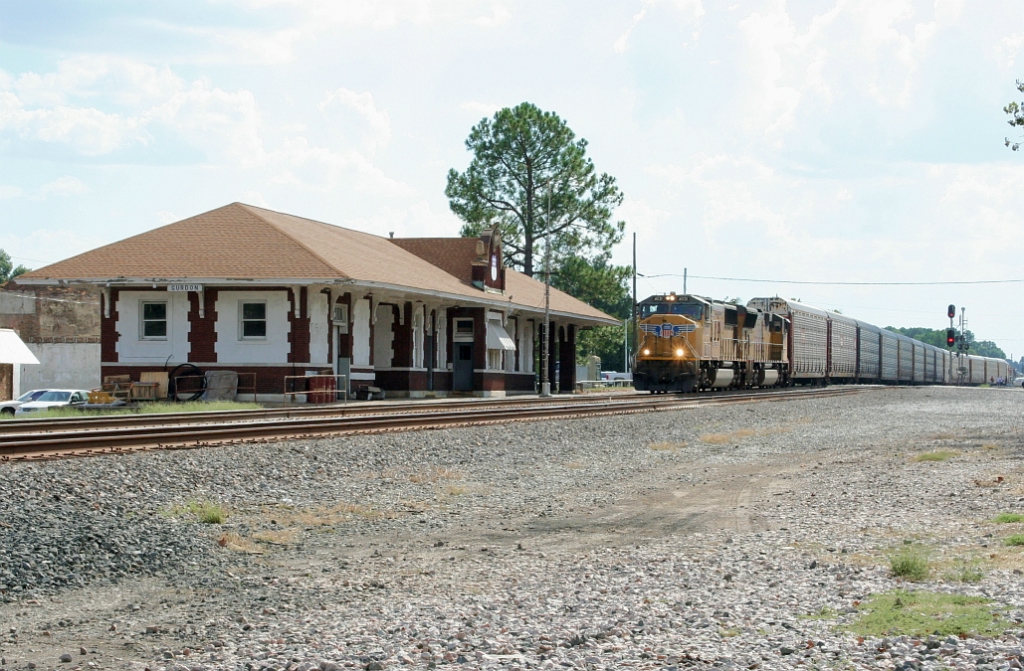 NB autorack going by depot